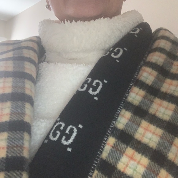 NEW Gucci Reversible Signature Logo / Plaid Designer Scarf! Beautiful - Picture 1 of 12